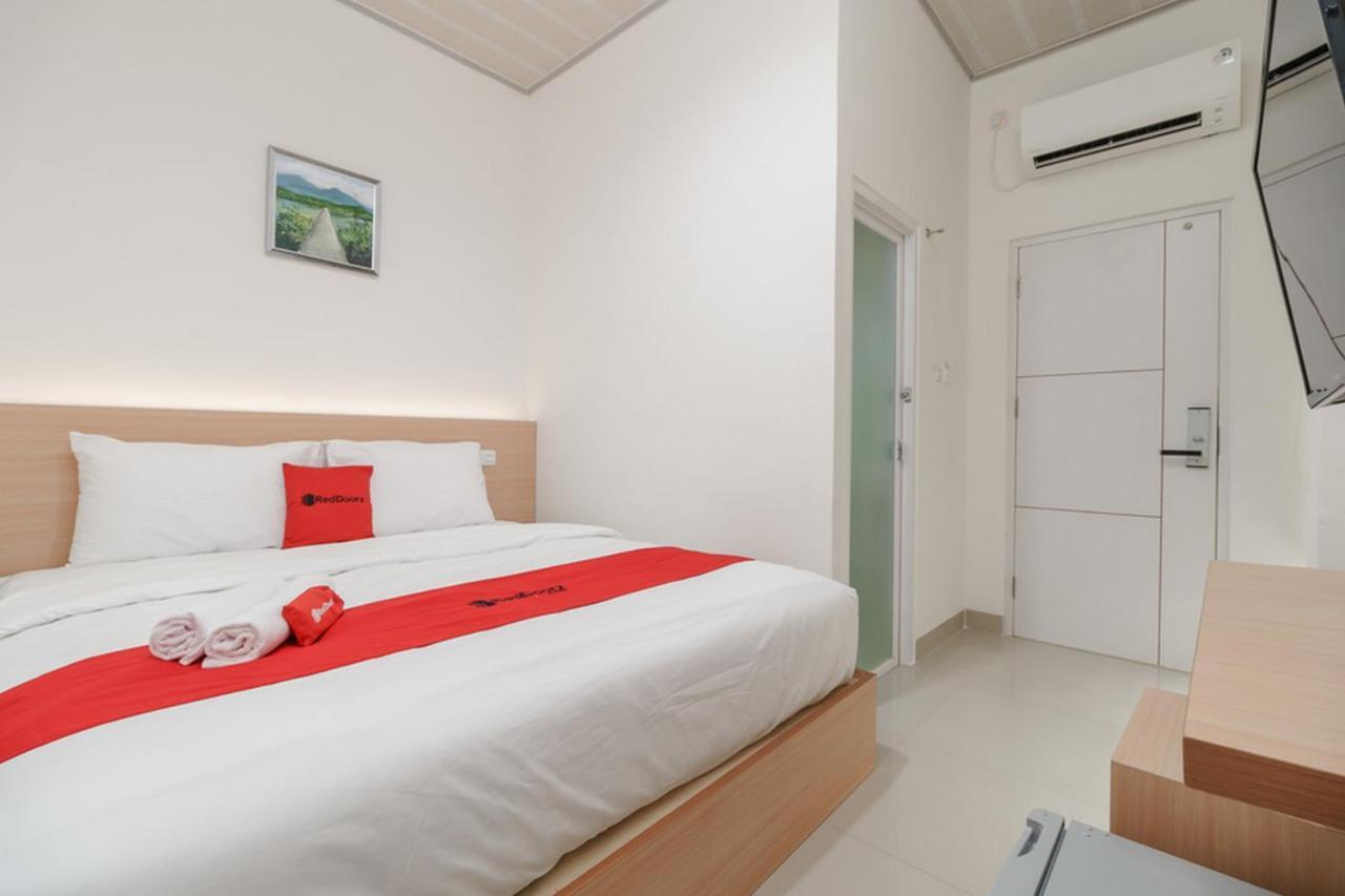 Reddoorz Plus Near Rs Rk Charitas 2 Palembang Buitenkant foto